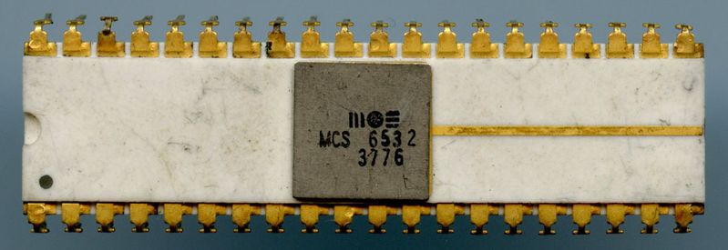 File:MOS Technology 6532.jpg