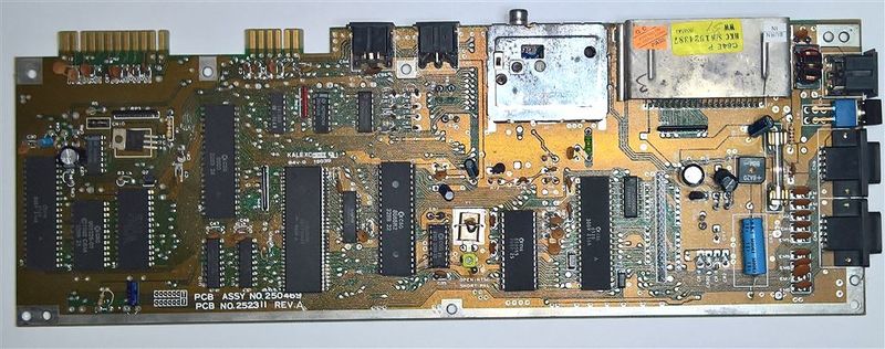 File:Platine-C64-469A.jpg